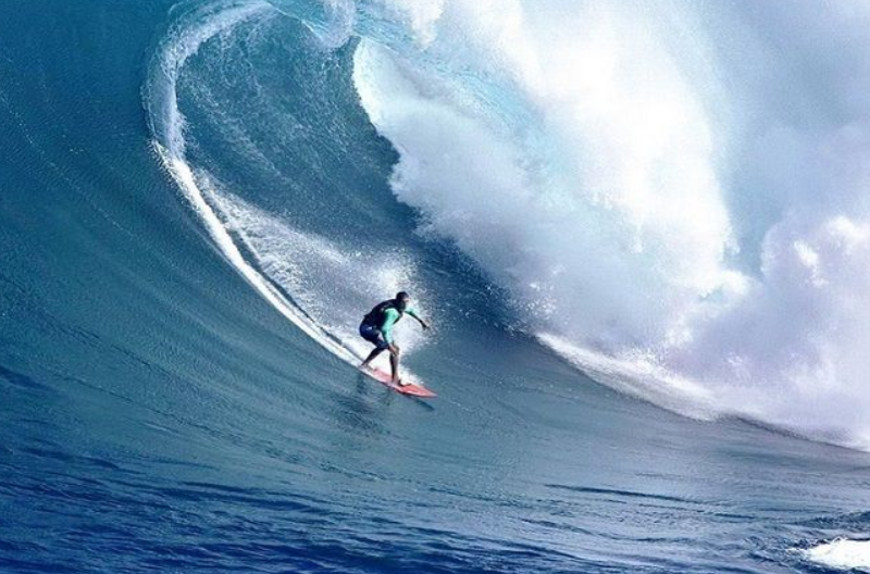 surfing di nias selatan