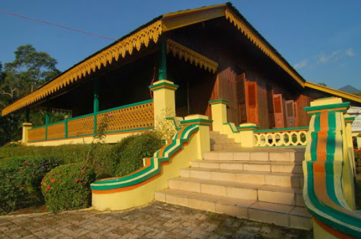Replika Istana Damnah